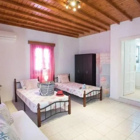 Cosy Near Super Paradise
